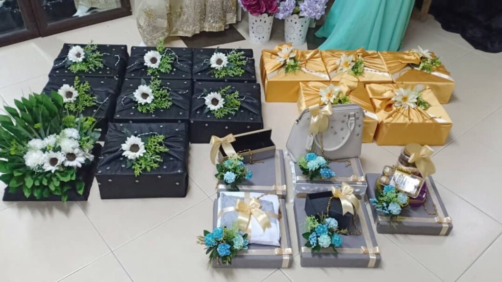 Hantaran perlengkapan pernikahan tunang barang harus disiapkan lengkap koleksi utama