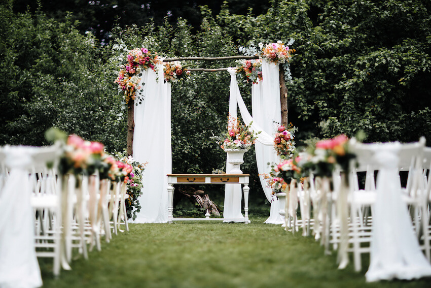 Wedding garden outdoor ideas ceremony decoration decor decorations backyard themes white budget outside spring greenery arch flowers photography out weddings